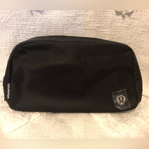 Lululemon Everywhere belt bag - Picture 7 of 7
